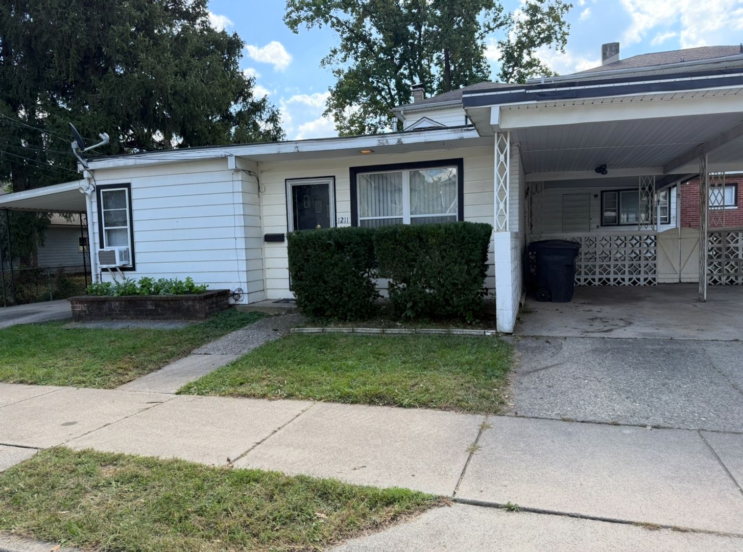 Lafayette Apartment: 1210 Roberts, 1211 Howell, 1303 N. 12th, 1303 1/2 N. 12th