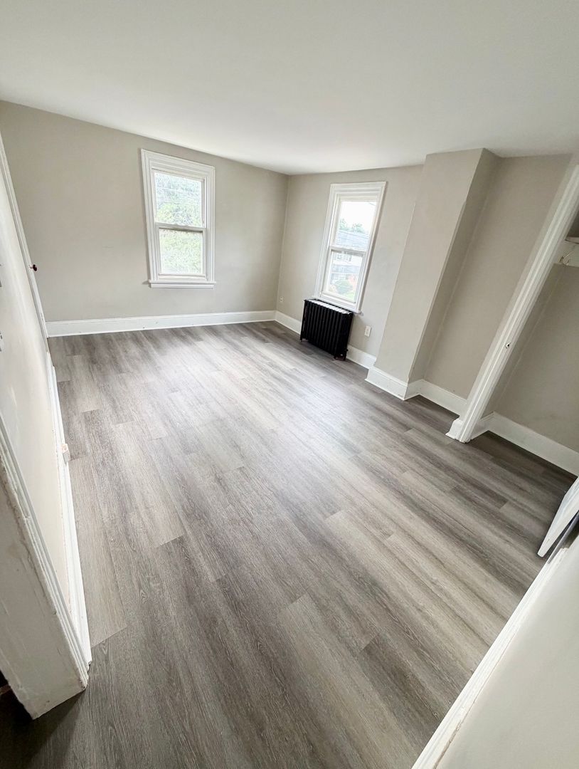 North Wales Apartment: 127 S 6th St