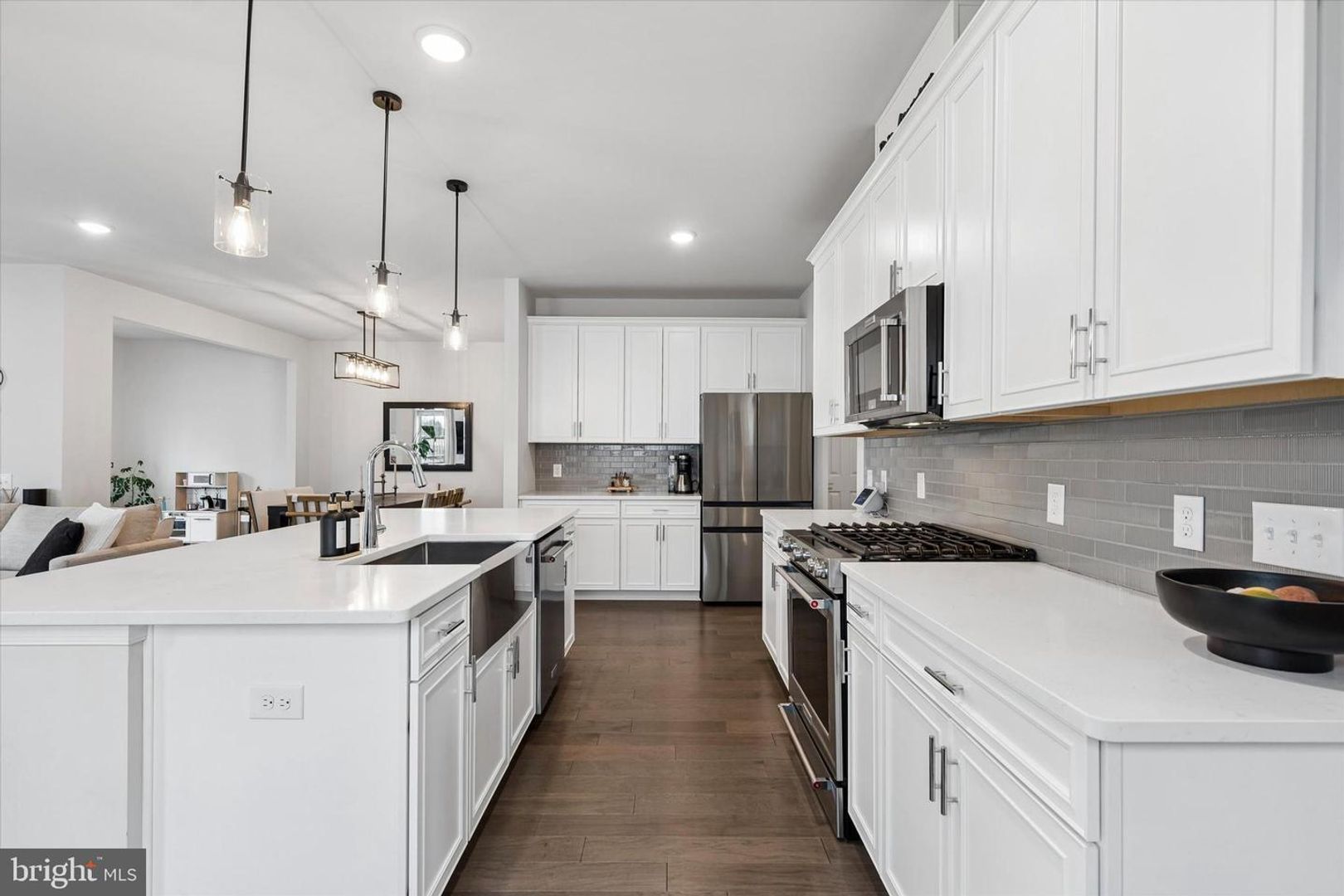 HORSHAM House: 619 America Dr