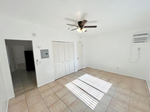 Long Term - 1 Bed 1 Bath in Cathedral City!
