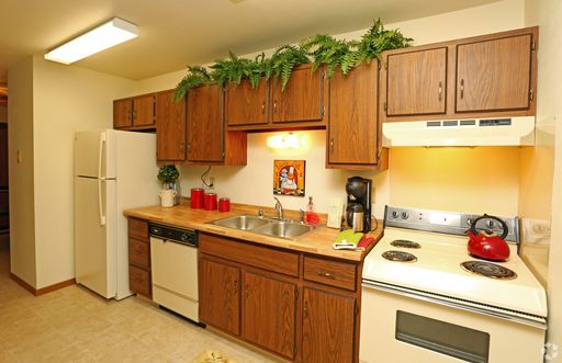 Great Location & Value! Spacious 2 Bedroom 1 Bathroom w/Dishwasher! – photo 1