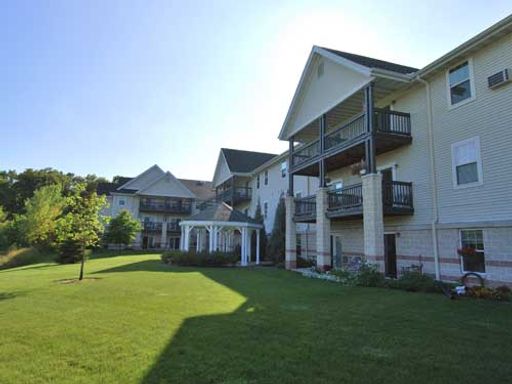 Large Sunny & Spacious 1 Bedroom 1 Bath w/Free Heat! Senior Community