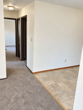2 bedroom - 875 sq ft - NEAR IKEA. W/Free Heat! – photo 1