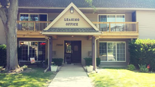 2 bedroom - 875 sq ft - NEAR IKEA. W/Free Heat!