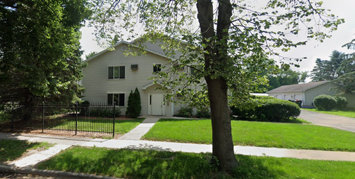 Spacious 3 Bedroom, 1.5 Bath Apartment with Detached Garage – photo 1