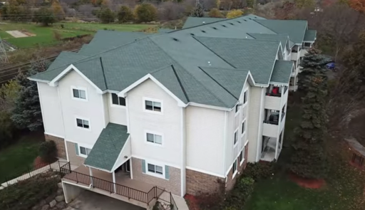 Spacious 3 Bedroom Apartment with Underground Parking Available – photo 1