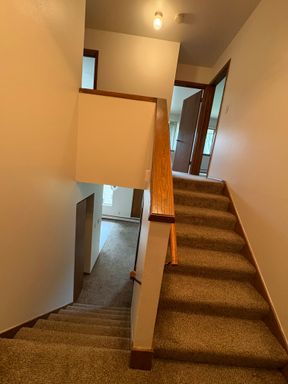 Spacious 3-bedroom Bi-level apartment, Heat included – photo 1