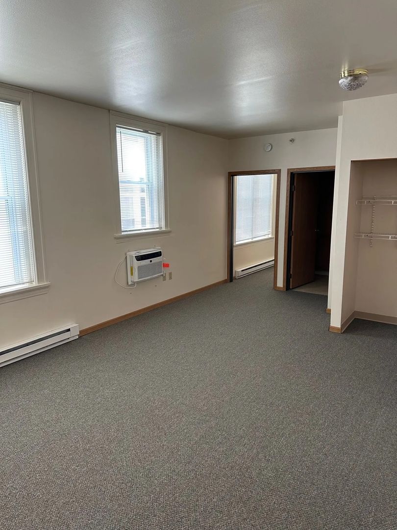 Racine Apartment: 1403 W. 6th St.