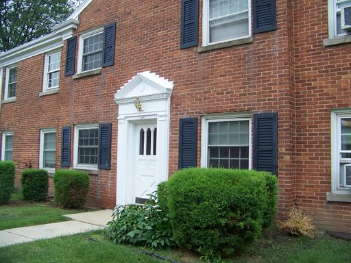 Location and Value! Spacious 2 Bedroom w/Free Heat! – photo 1
