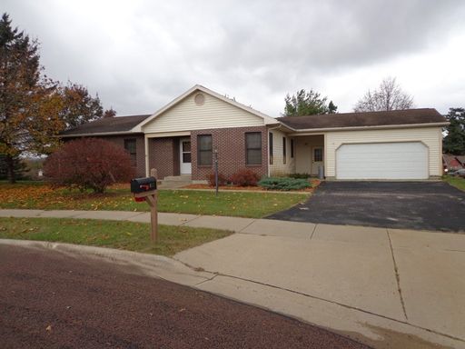 Beautiful 3Bd/2 bath home with attached 2 car garage – photo 1