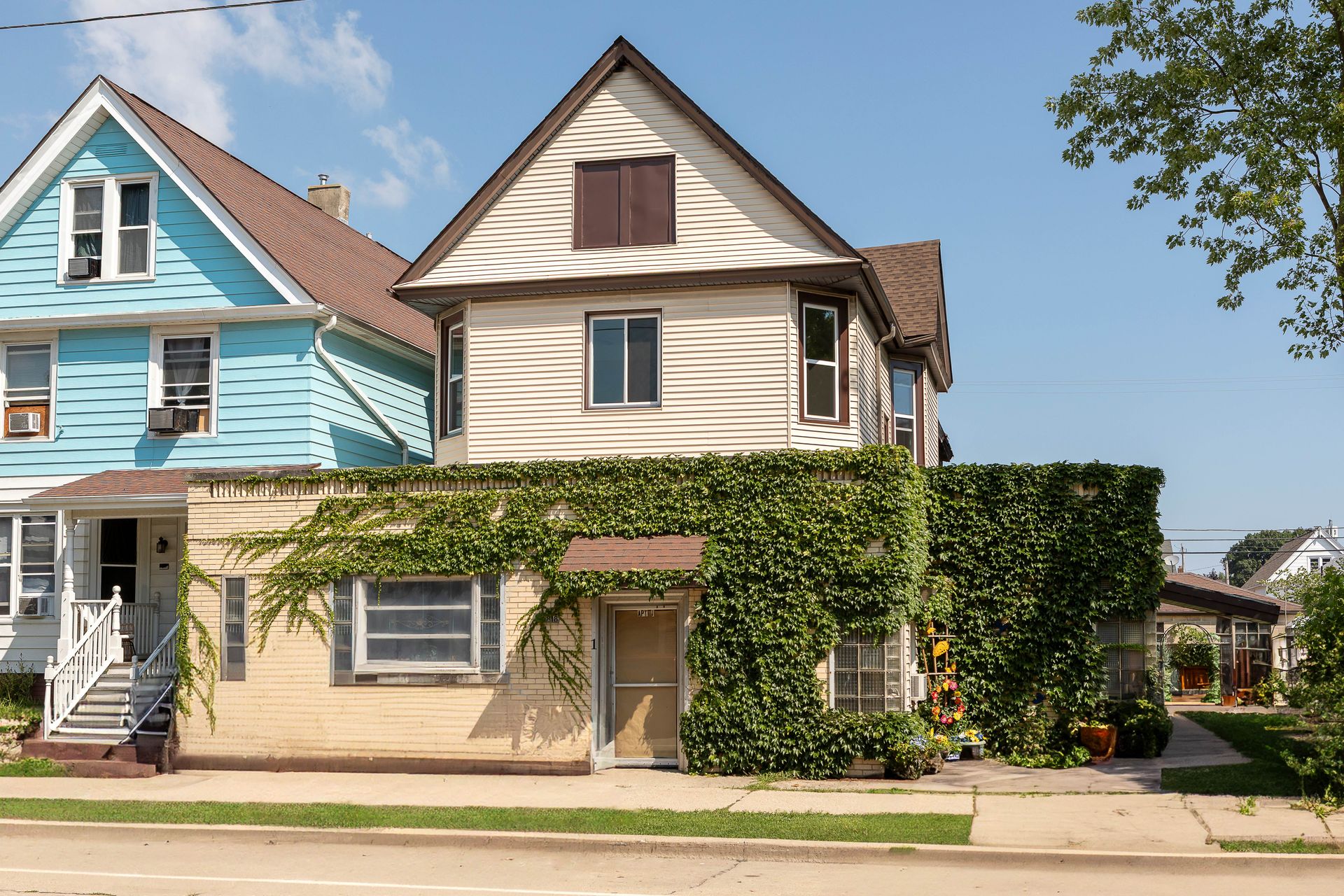 South Milwaukee Apartment: 818 Milwaukee Ave