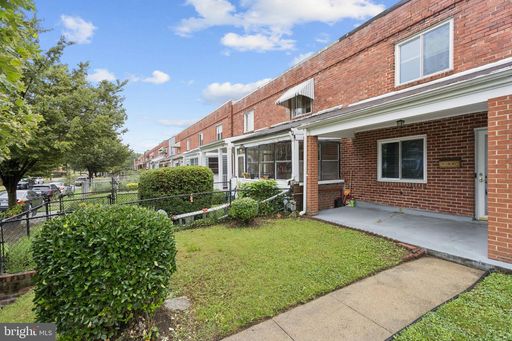 Charming 2-Bedroom Townhome Beautifully Updated and Convenient