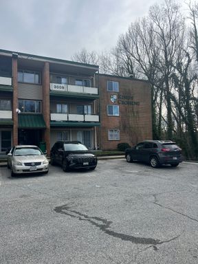 Cozy 3 Bedroom 1 Bathroom Condo- Conveniently Located at DC line – photo 1