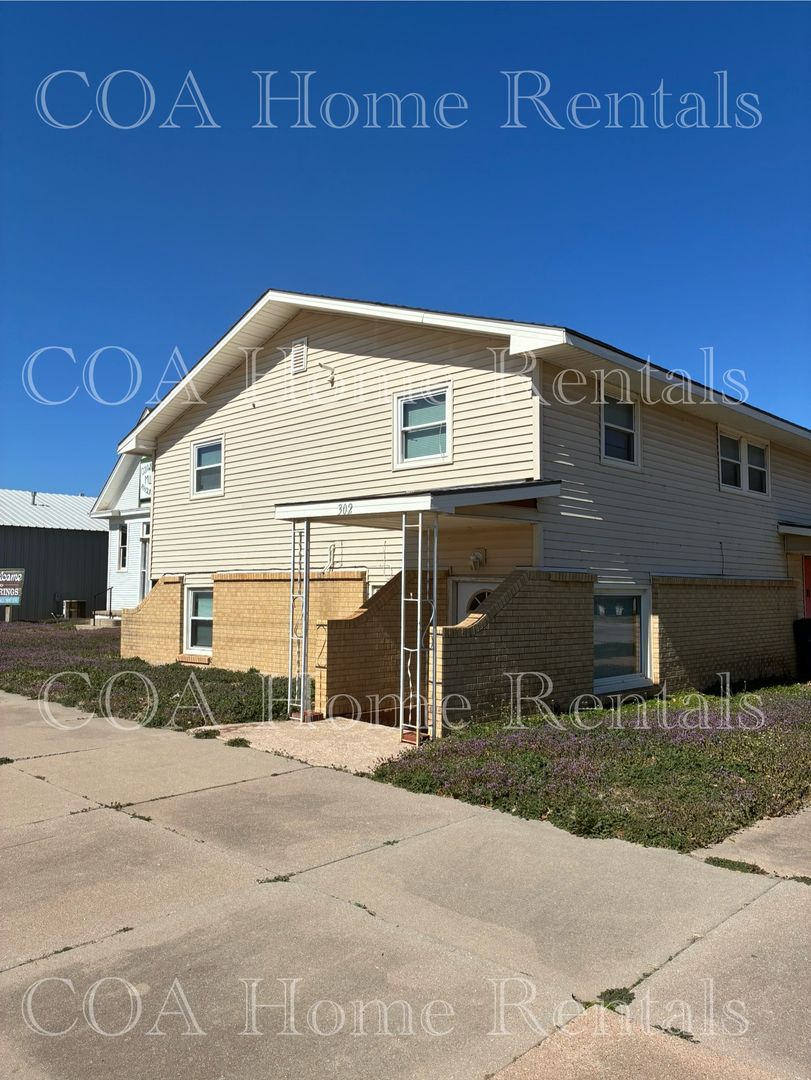 Conway Apartment: 304 W. Spring Ave