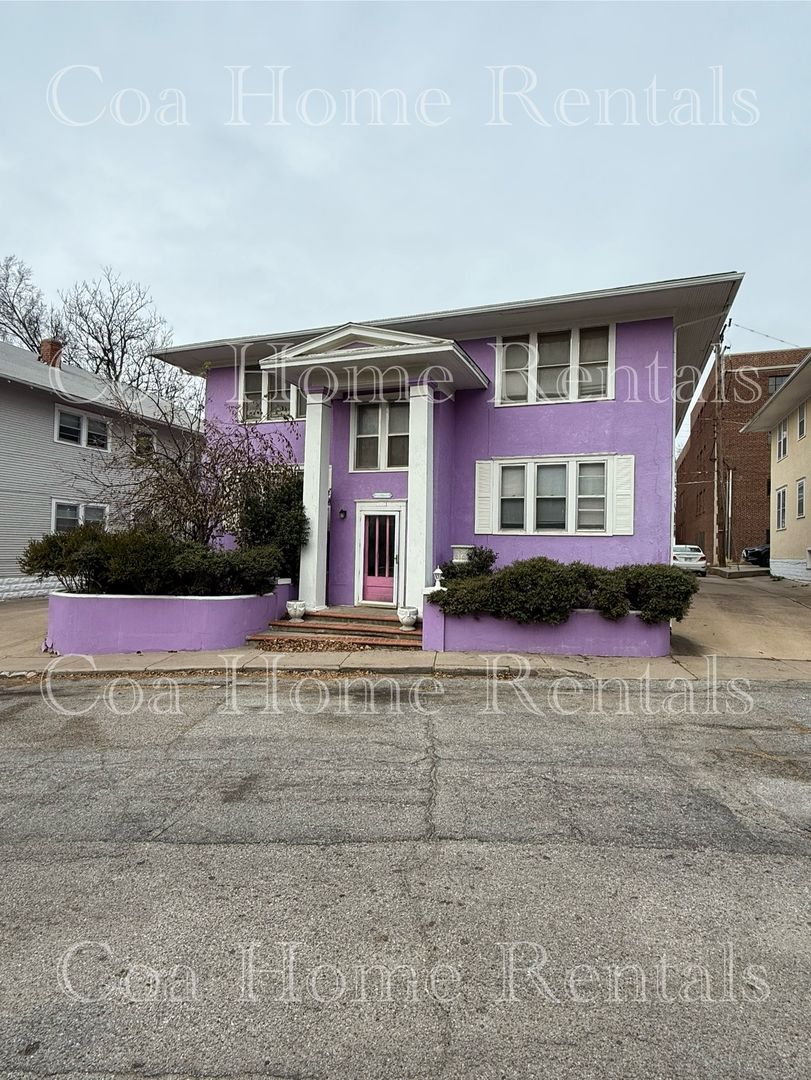 Wichita Apartment: 3234 E. Oakland