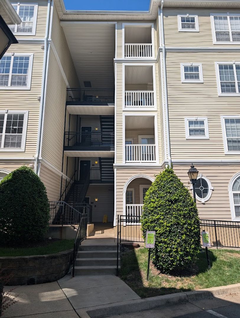 Alexandria Condo: 4560 Strutfield Lane #1414