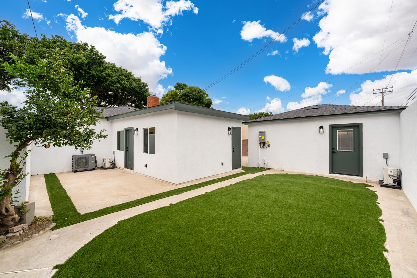 Lakewood Apartment: 7020 Schroll