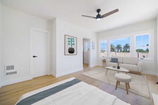 NEWLY RENOVATED LARGE STUDIO IN PRIME ALAMITOS BEACH – photo 1