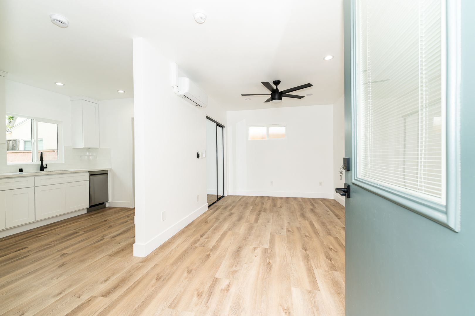 Lakewood Apartment: 7020 Schroll