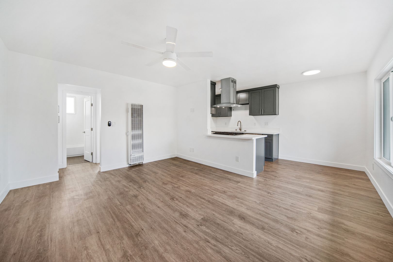 Long Beach Apartment: 1725 Freeman Avenue