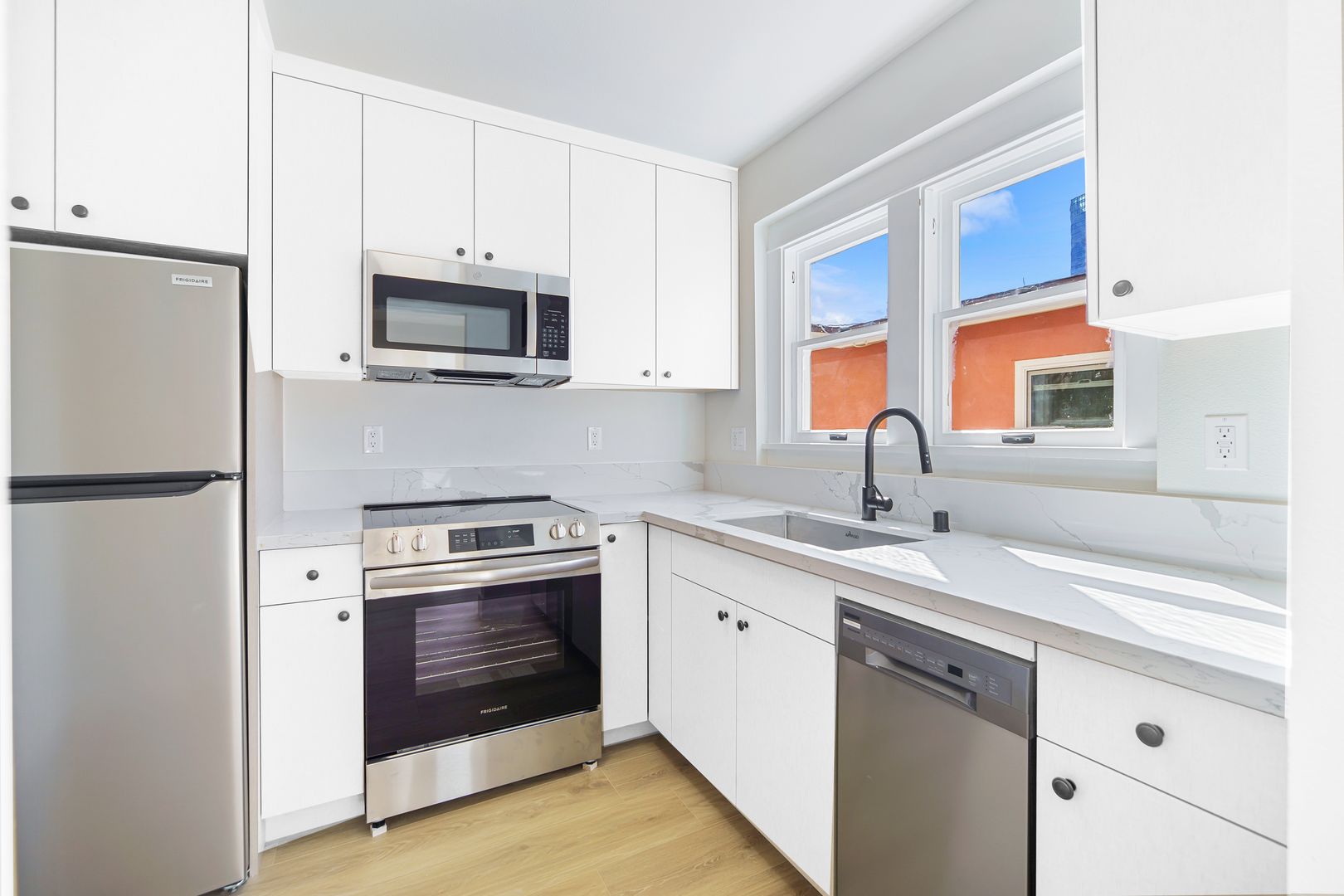 Long Beach Apartment: 1532 E 2nd Street