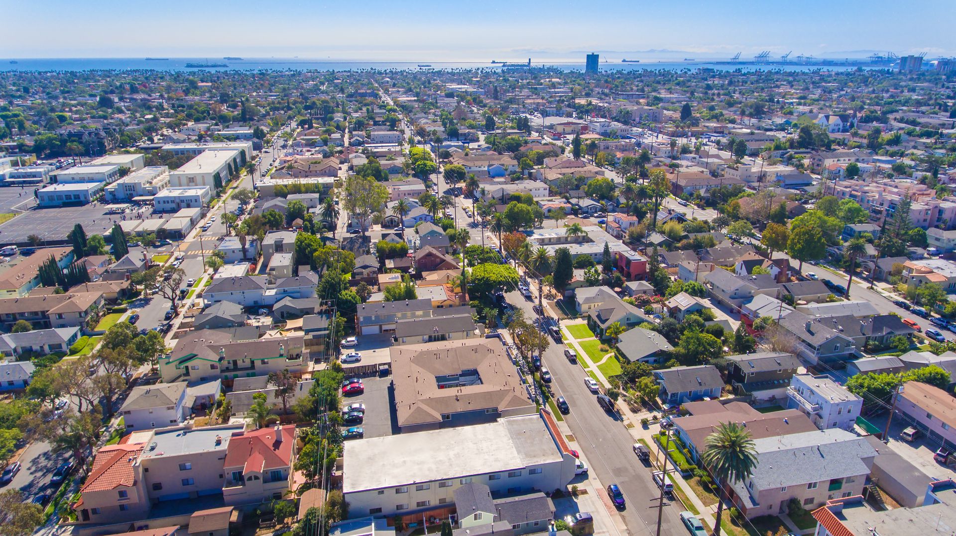 Long Beach Apartment: 1090 Newport Avenue