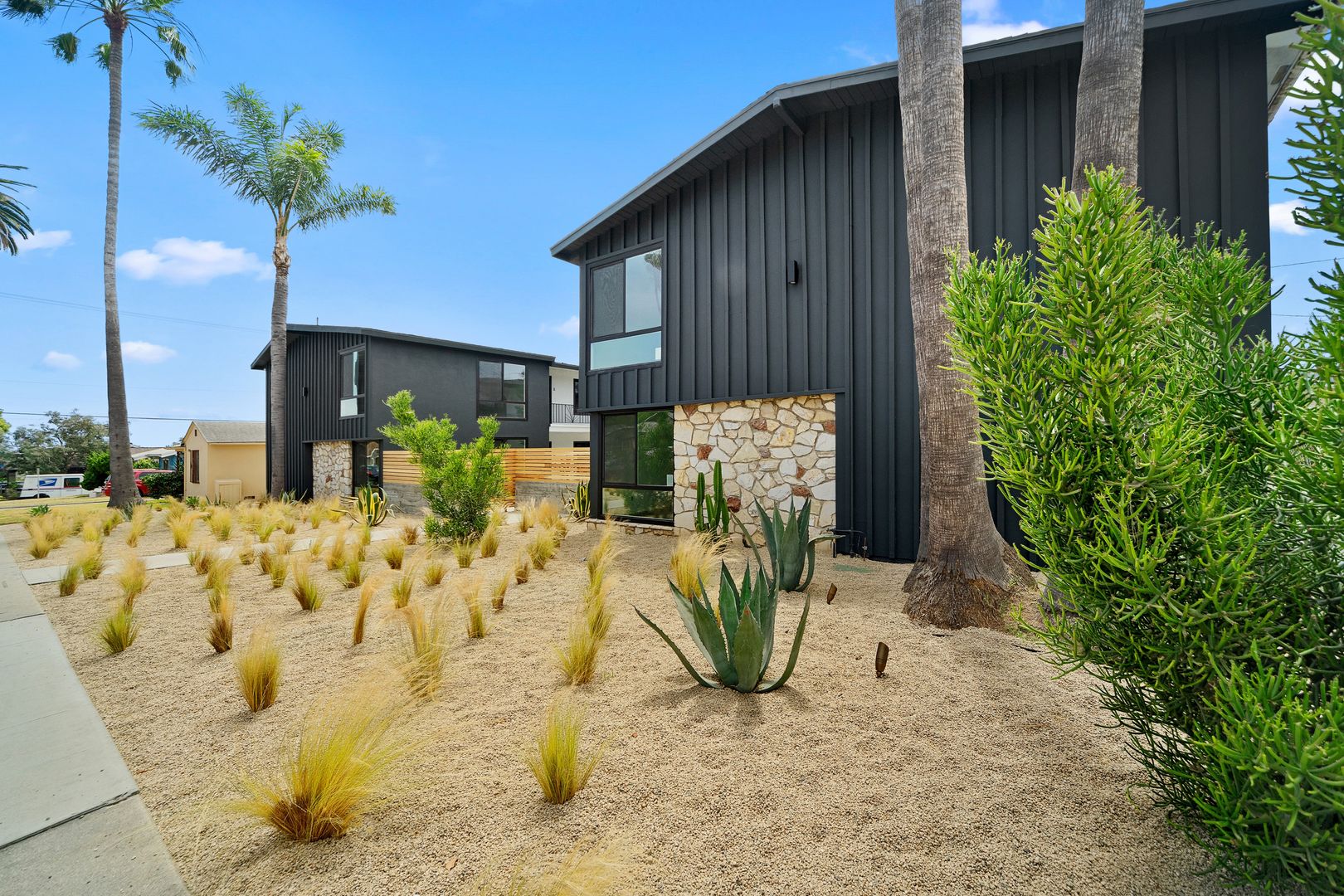 Long Beach Apartment: 1725 Freeman Avenue