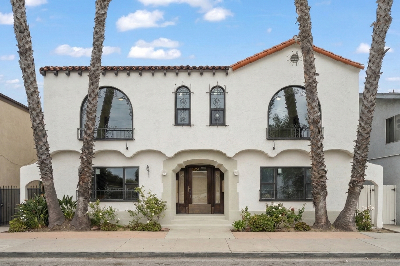 Long Beach Apartment: 4251 E 4th Street