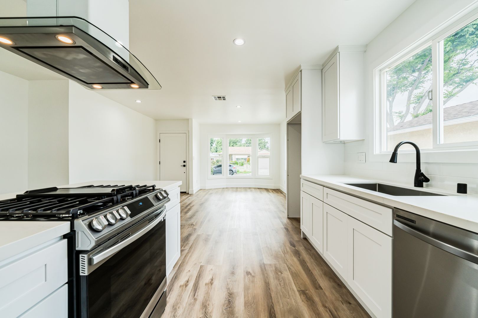 Lakewood Apartment: 7020 Schroll