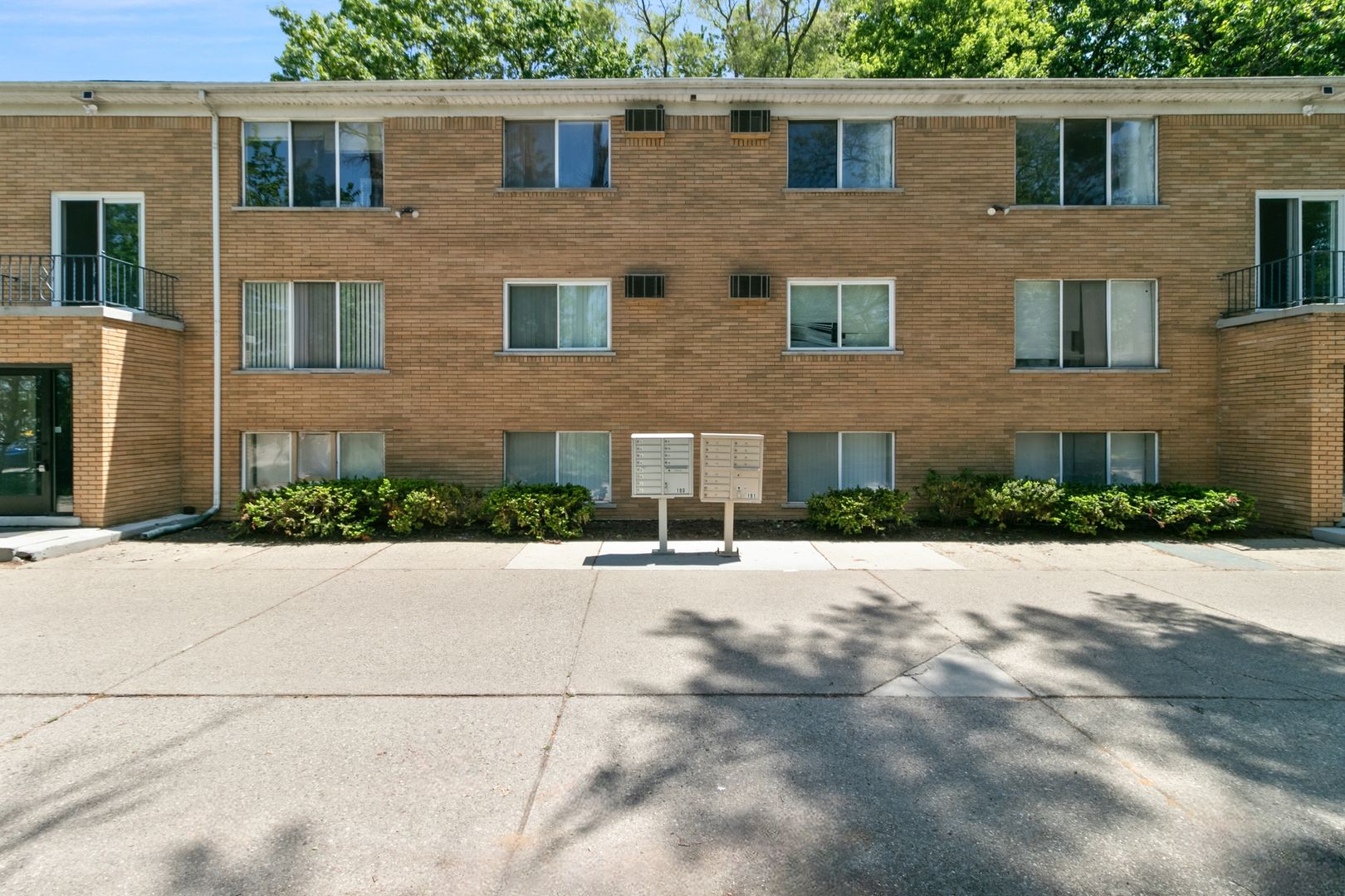 Lakeshore Apartments - Coast to Coast Management 4 of 12