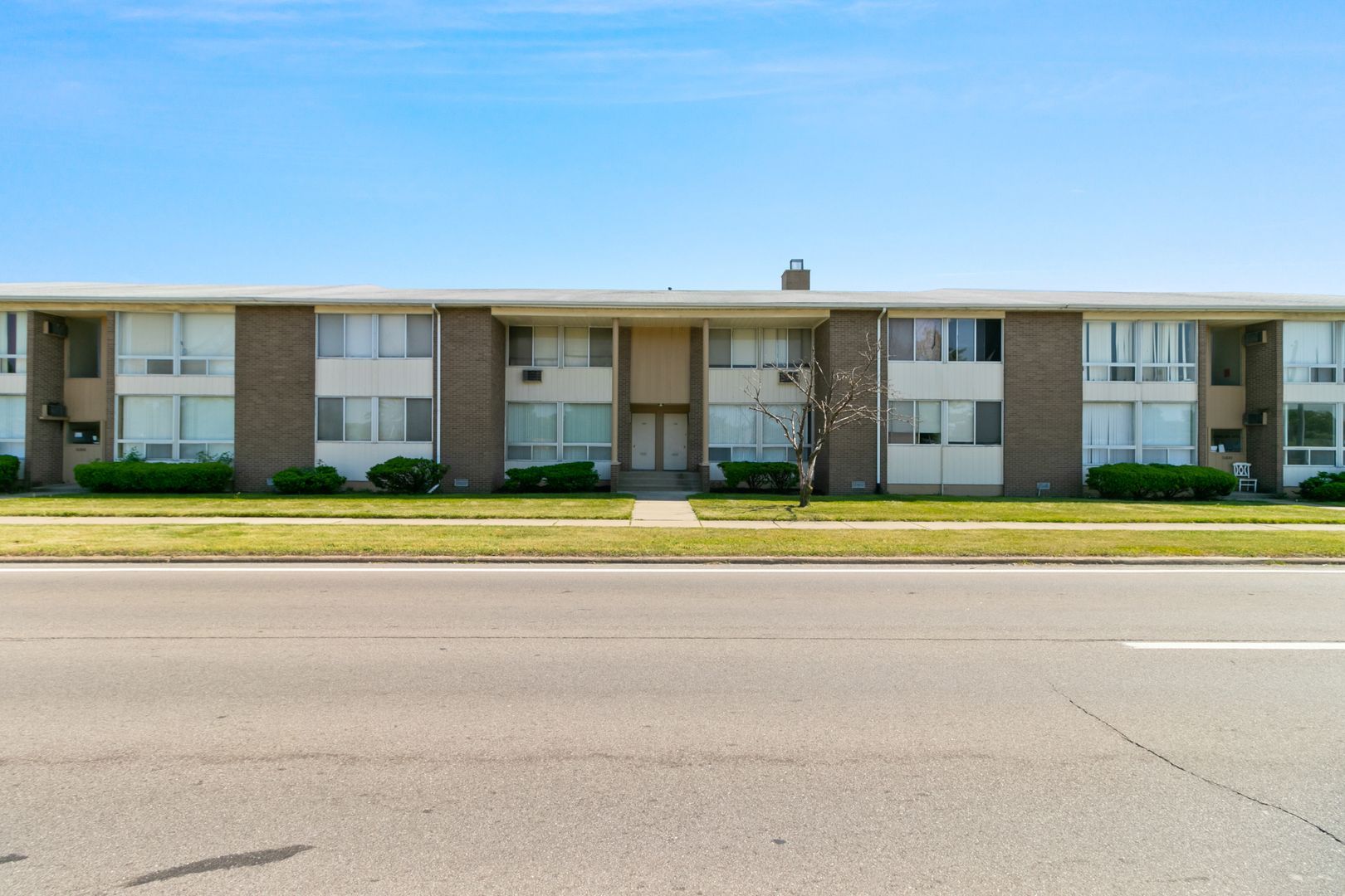 Roseville Apartment: 16840 E Eleven Mile Rd