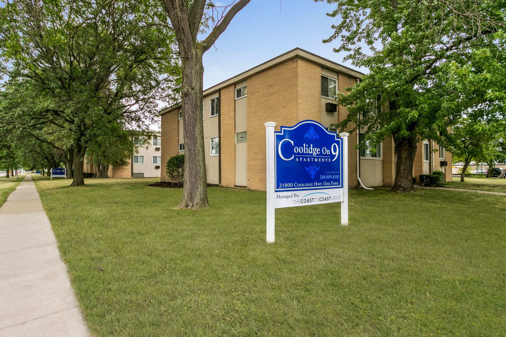 Oak Park Apartment: 21800 Coolidge