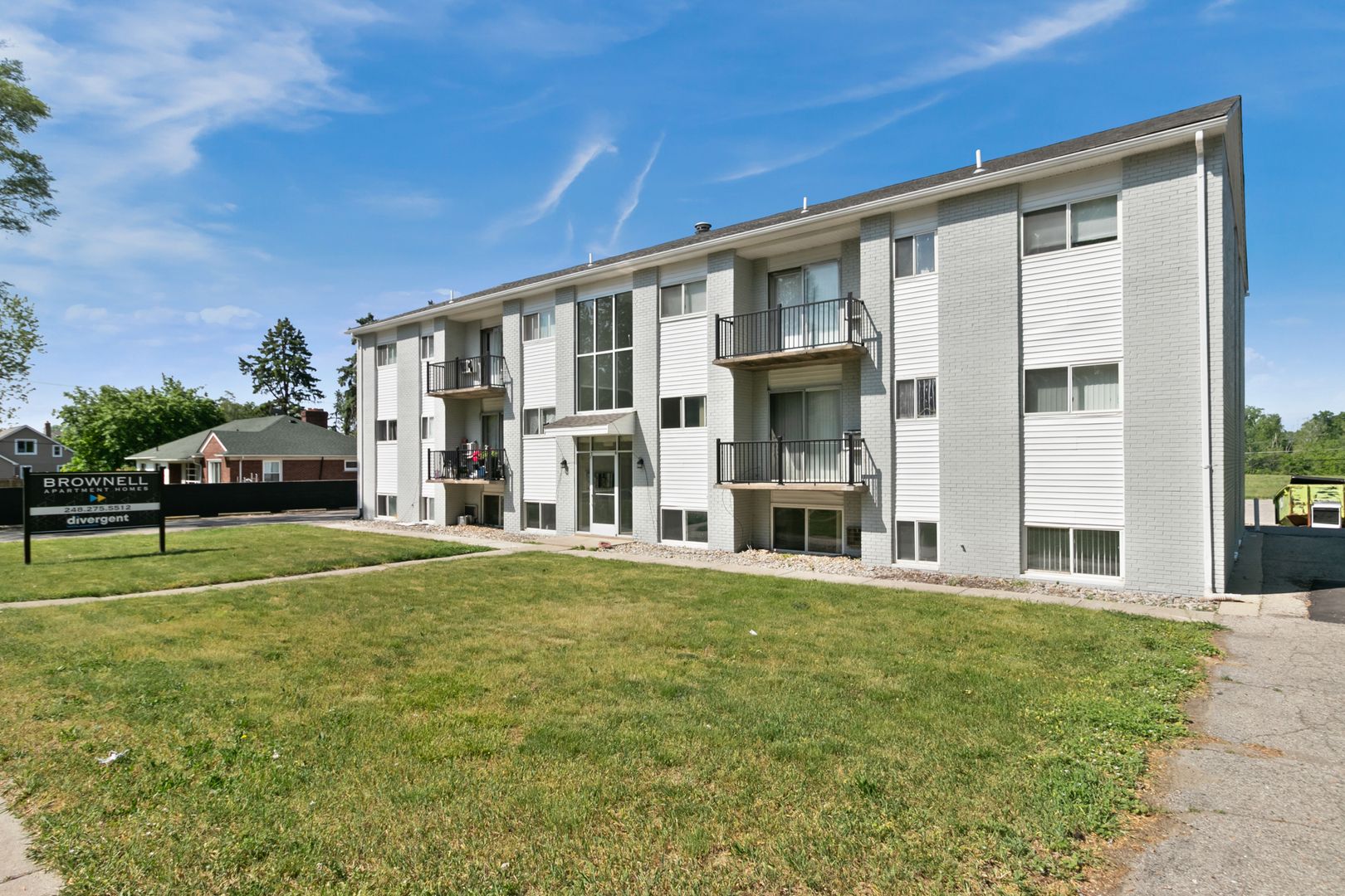 Utica Apartment: 45835 Brownell