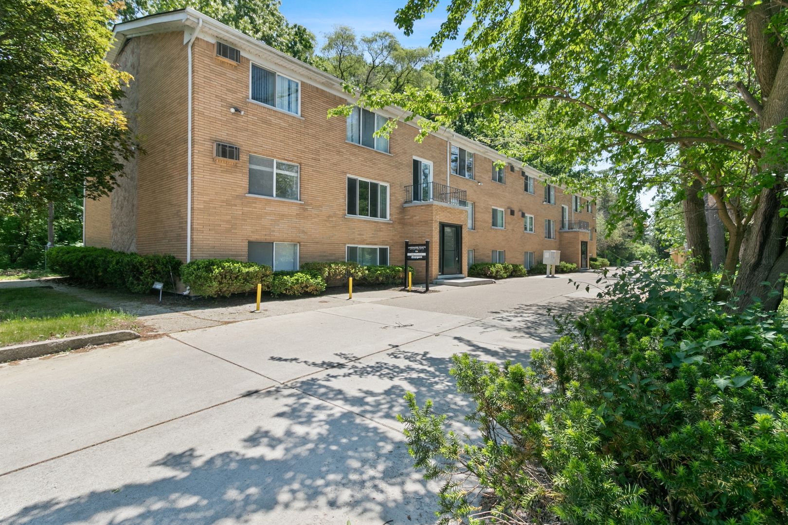 New Baltimore Apartment: 50980 Jefferson