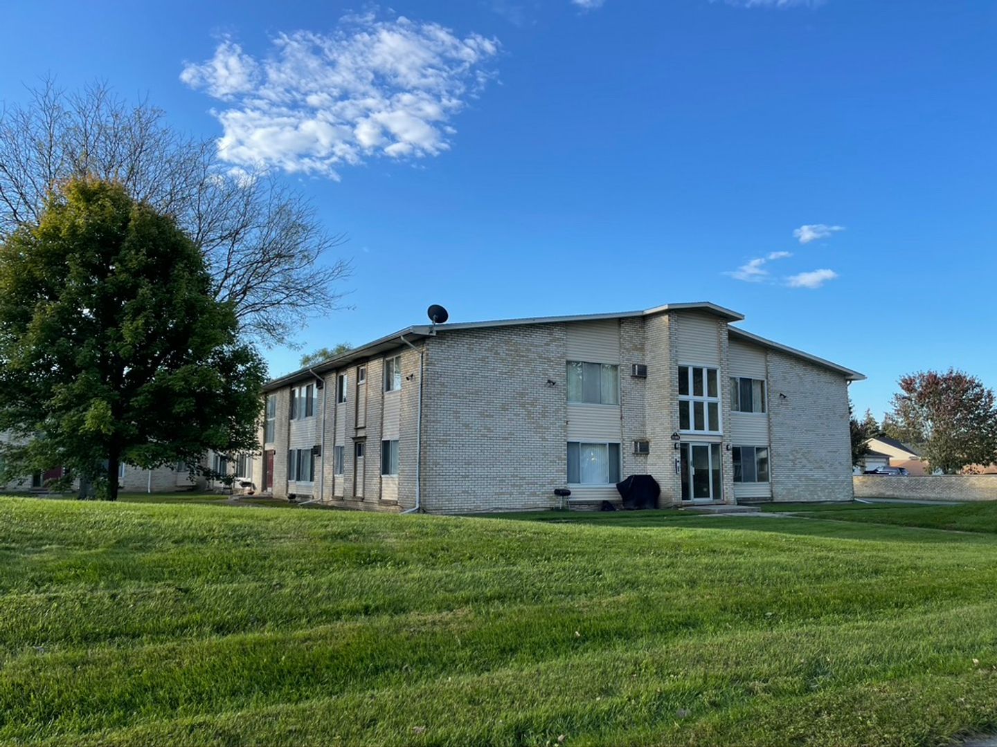Warren Apartment: 11500 Warren Blvd