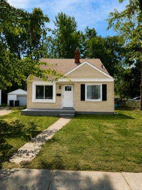 Beautiful 3 bedroom, 1 bath home with fenced yard, Granite, Luxury Flooring – photo 1