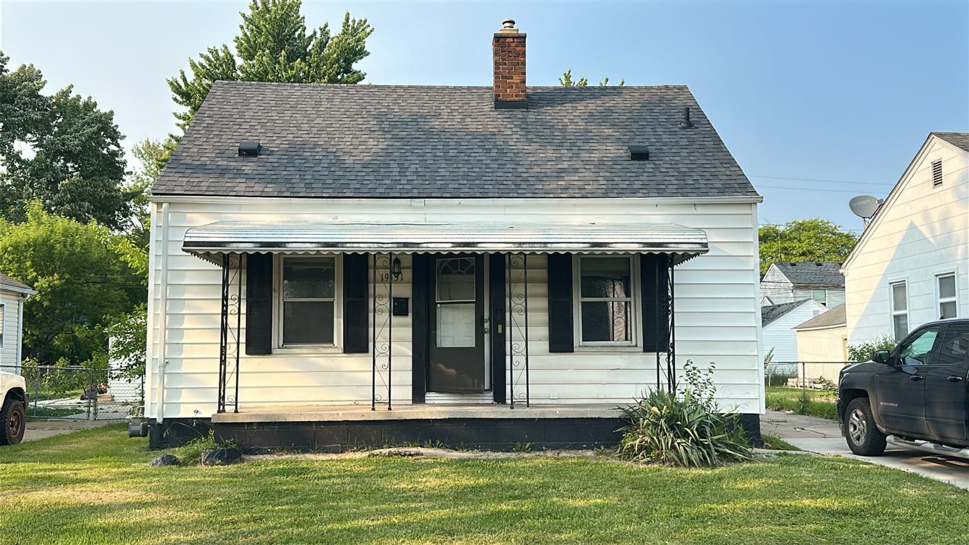 Harper Woods House: 19131 Kenosha