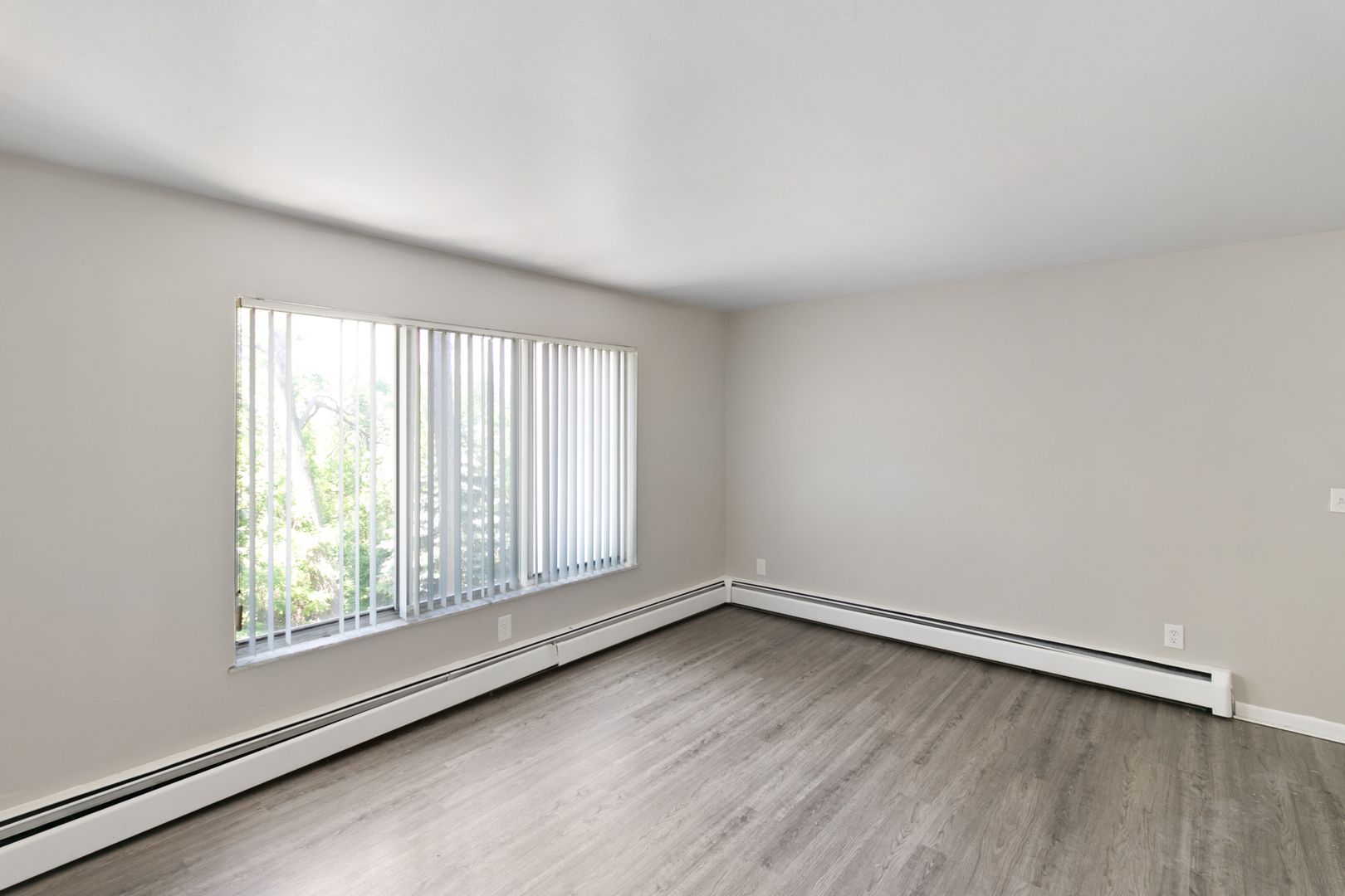 Lakeshore Apartments - Coast to Coast Management 11 of 12