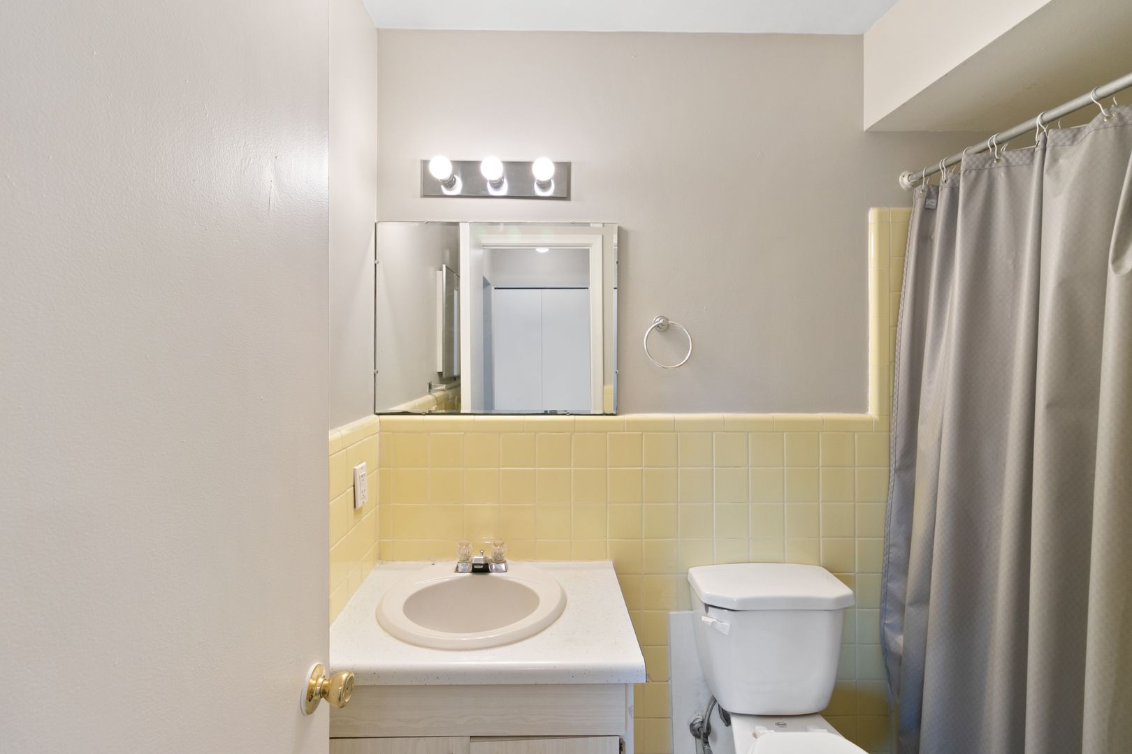 Lakeshore Apartments - Coast to Coast Management 10 of 12