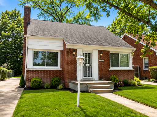 Upgraded Westside Bungalow Section 8 Accepted – photo 1
