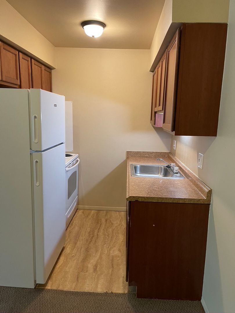 Warren Apartment: 11500 Warren Blvd