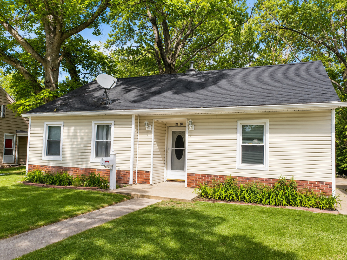 Oak Park House: 22130 Morton