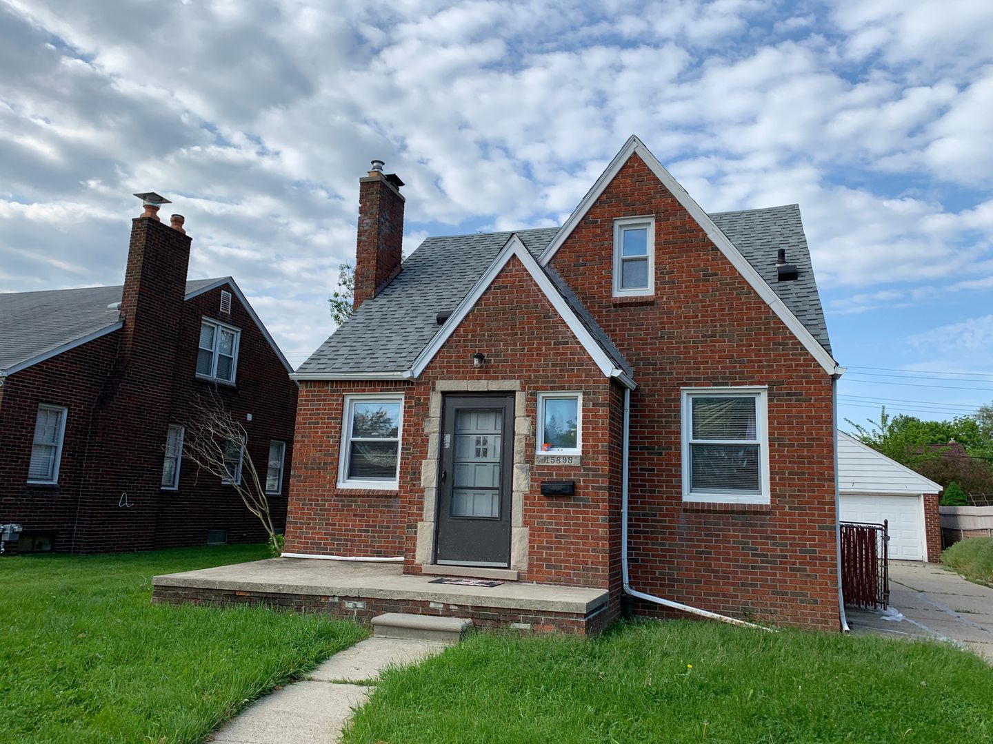 Eastpointe House: 15898 Oak