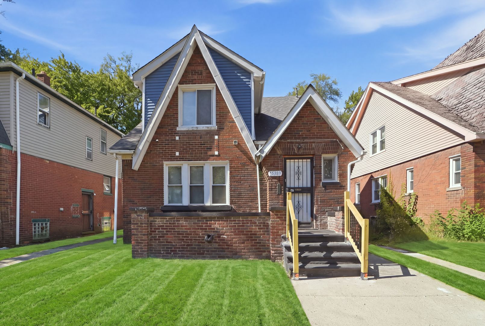 Detroit House: 15389 Ardmore