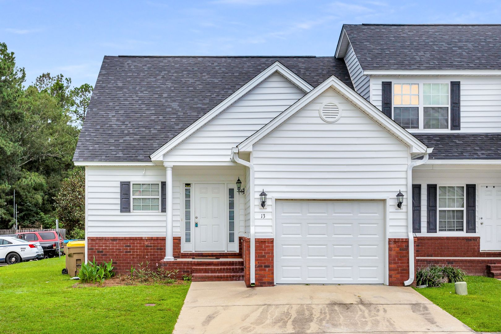 Richmond Hill House: 13 Cypress Lane