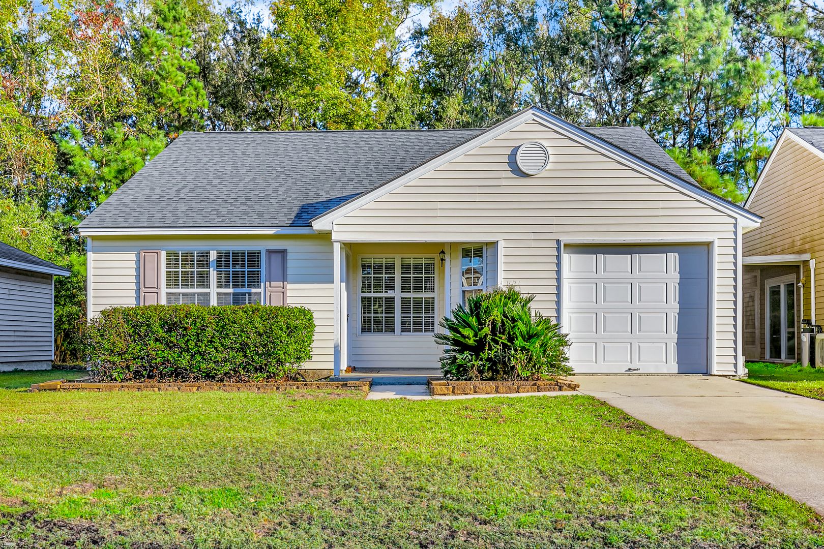 Richmond Hill House: 525 Rushing Street