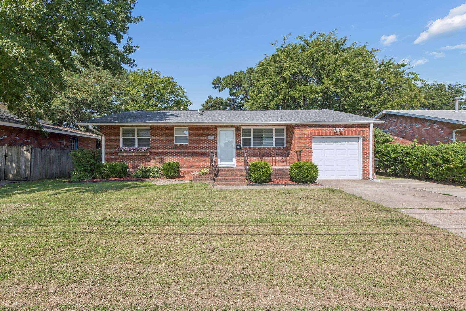 Norfolk House: 9505 Beaumont Street