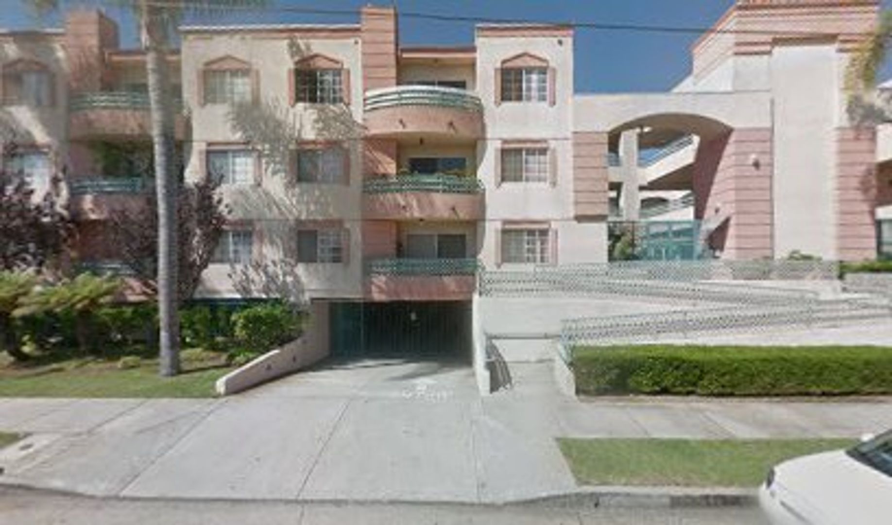 Los Angeles Apartment: 3775 Beethoven St