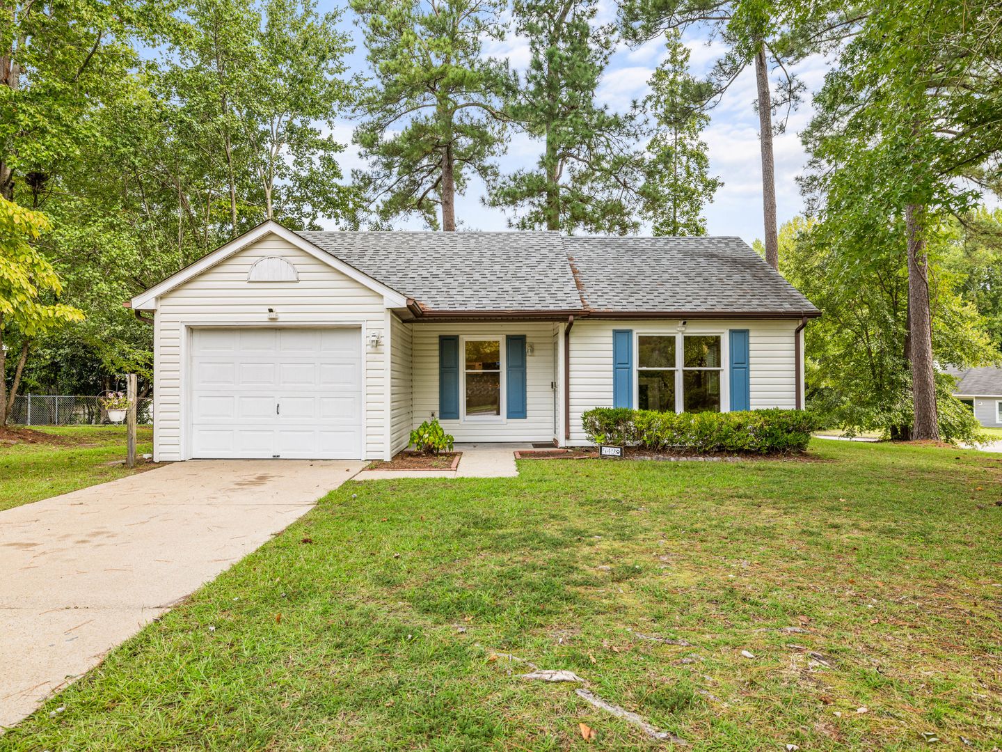 Jacksonville House: 542 Shadowridge Road