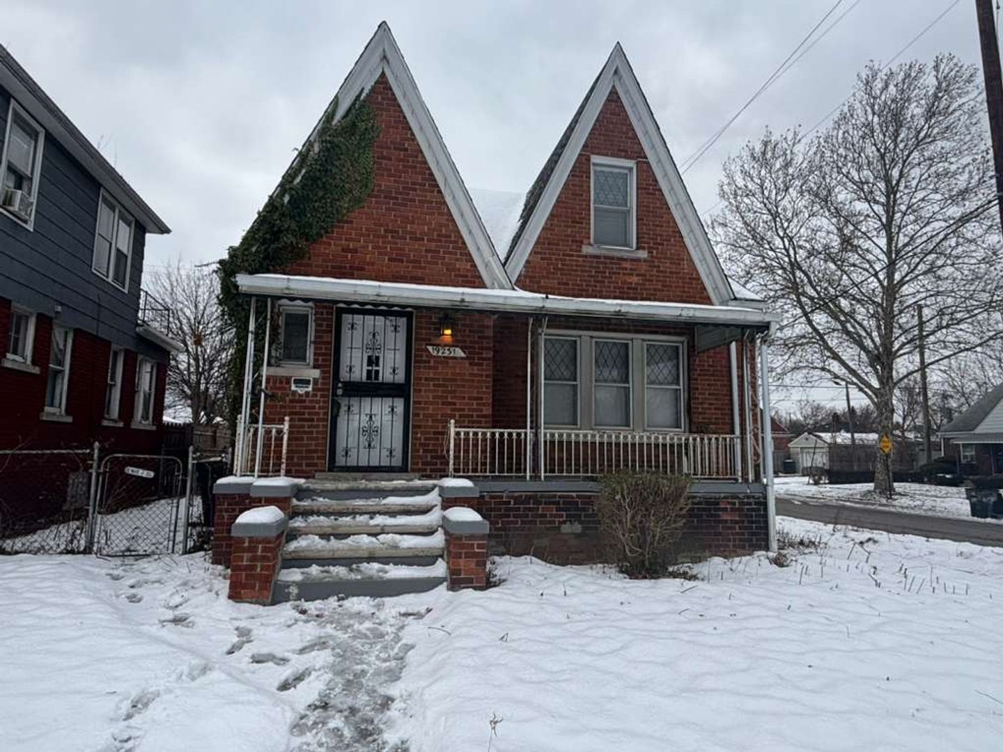 Detroit House: 19231 Mapleview St